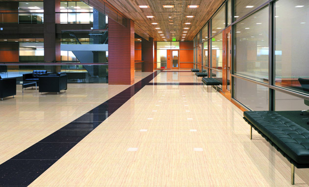 辦公室地面對(duì)縫不齊、有色差