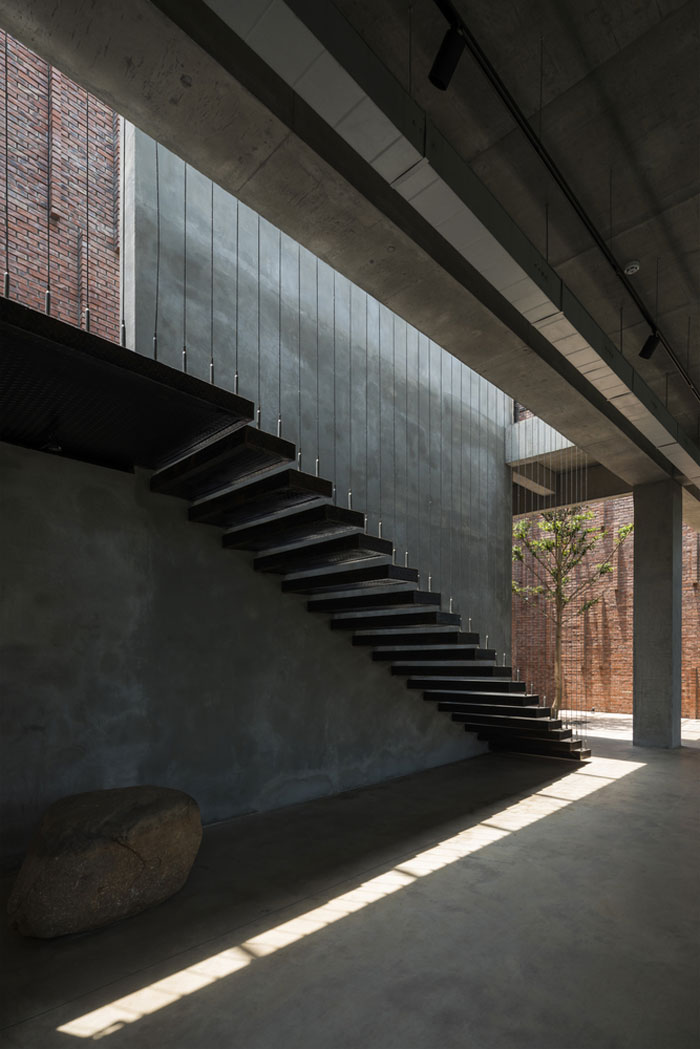 工廠辦公室樓梯裝修設(shè)計效果圖