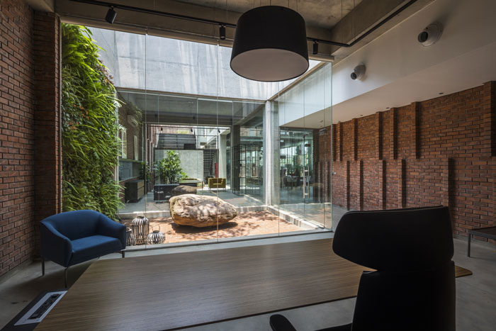 工廠總經(jīng)理辦公室裝修設(shè)計效果圖